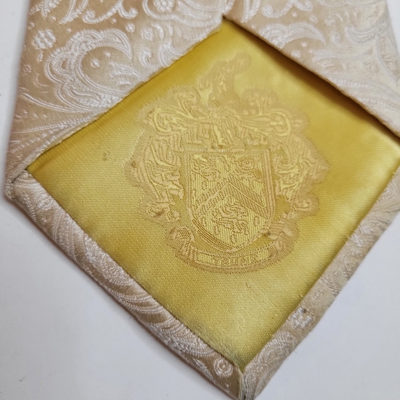 Lot 2 Donald Trump 100% Silk Neckties Red White+Cream Signature Collection Read - Picture 11 of 15